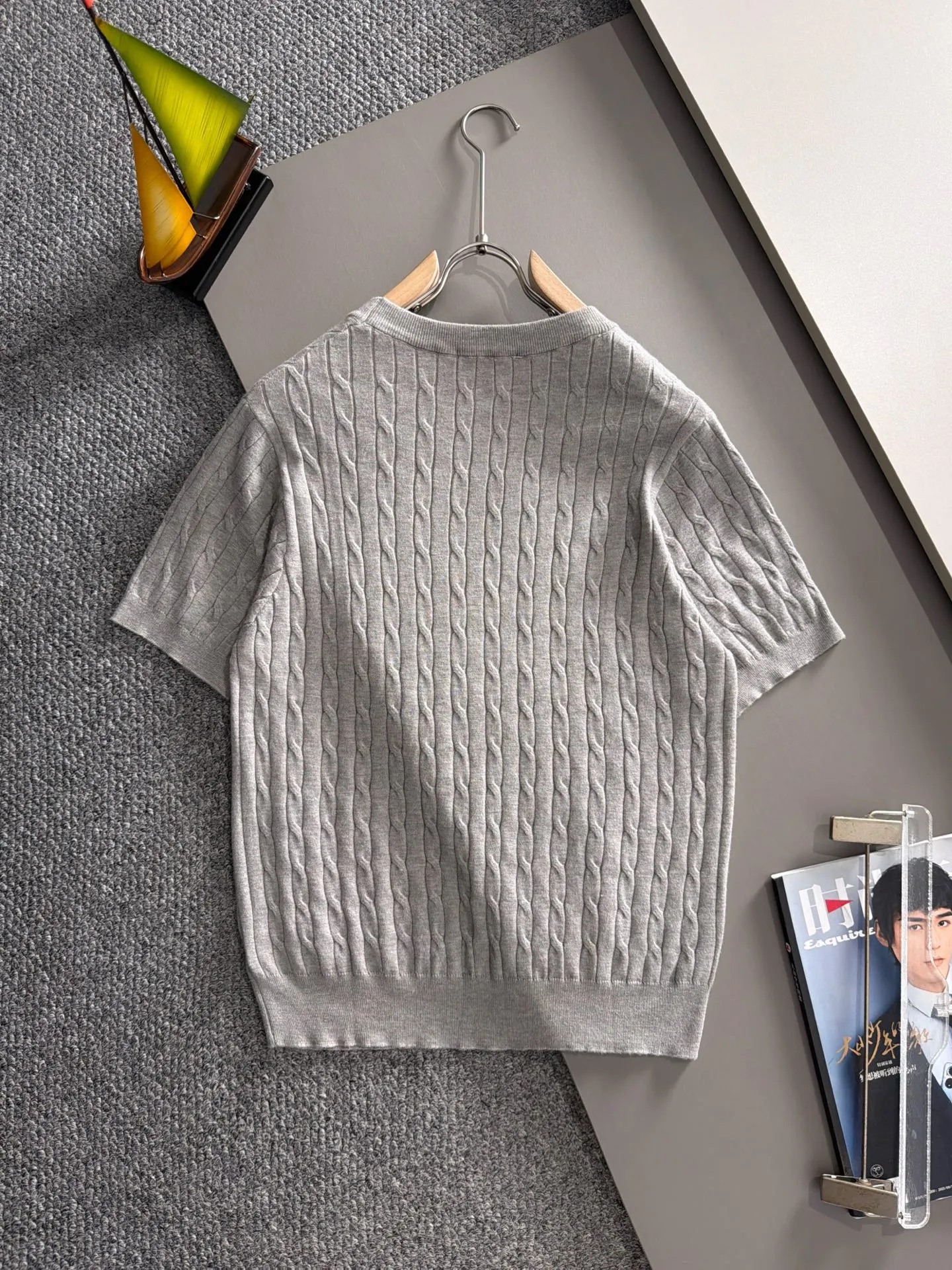 LP high quality Loro Piana 26ss New Arrival men's short-sleeved knitted T-shirt. Made of combed cotton yarn knitted cotton fabric, no pressure when entering and exiting the counter. Exclusive control of raw materials. It feels substantial when weighed, and the upper body is more textured than ordinary T-shirts. This texture can handle the weather easily and is suitable for both hot and cold! Loose fit design, looks noble. The only correct version is available Size: M to 3XL